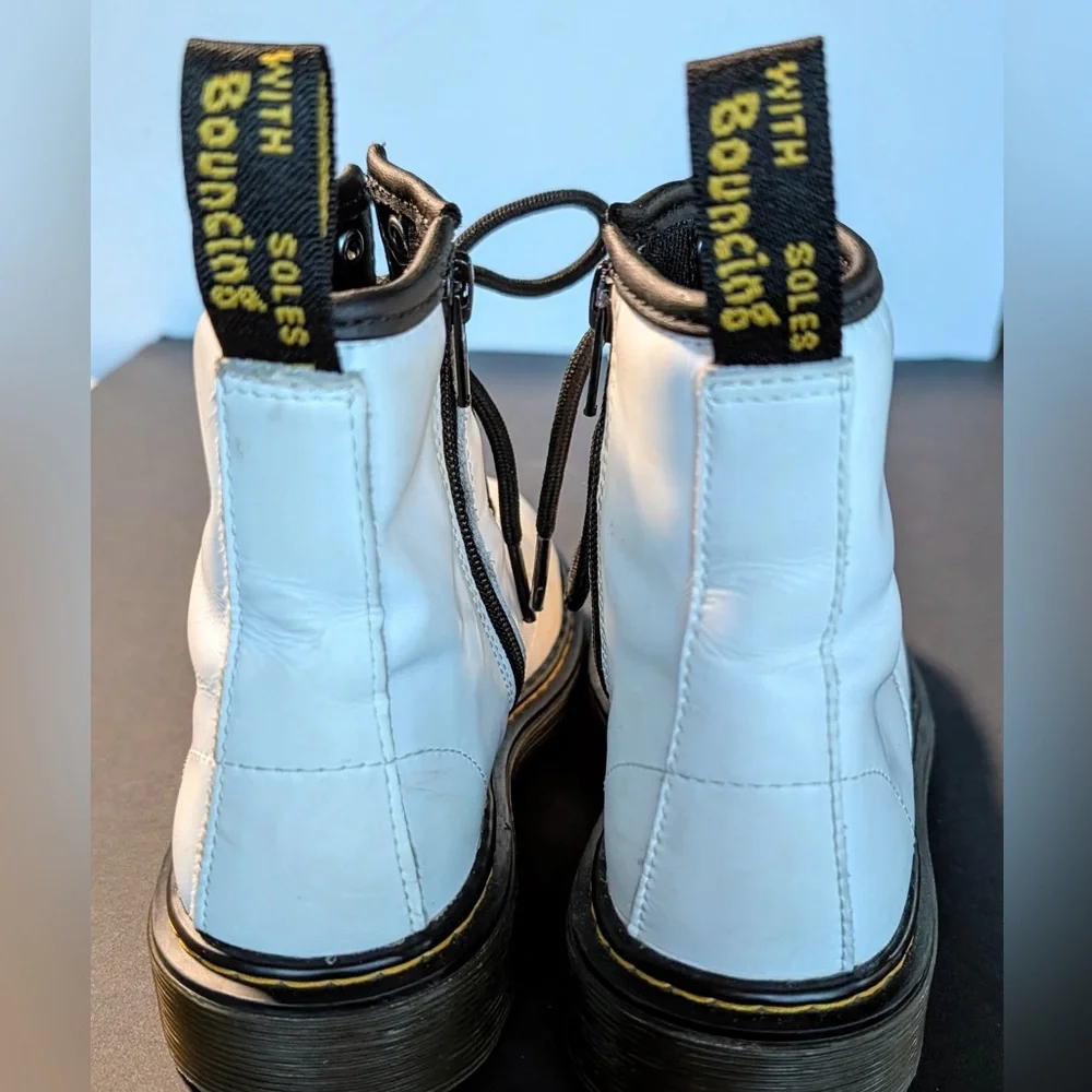 Dr Martens Air Wait White Leather Combat Boots Youth Size 3